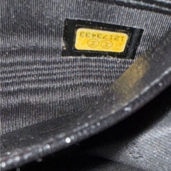 Elegant Black Chanel Coco Button Wallet - Picture 7 of 7